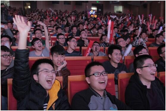 ��ս�Ͻ�֮�ۣ���У���߳ư�����У԰�羺����