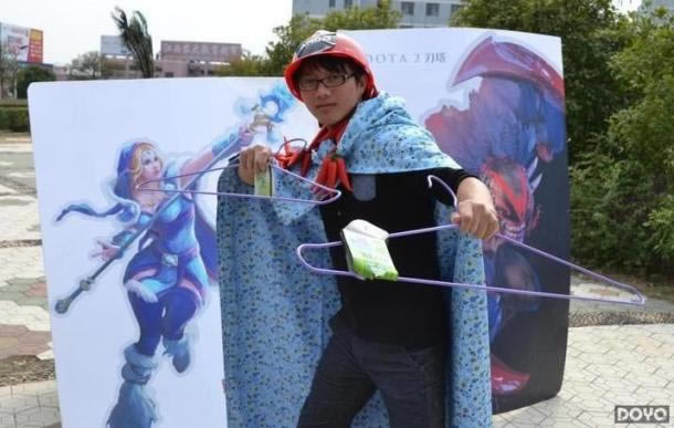 DOTA2��У��ſ����Cos���� AMD��˶��ӭ��ʥ��_��վ