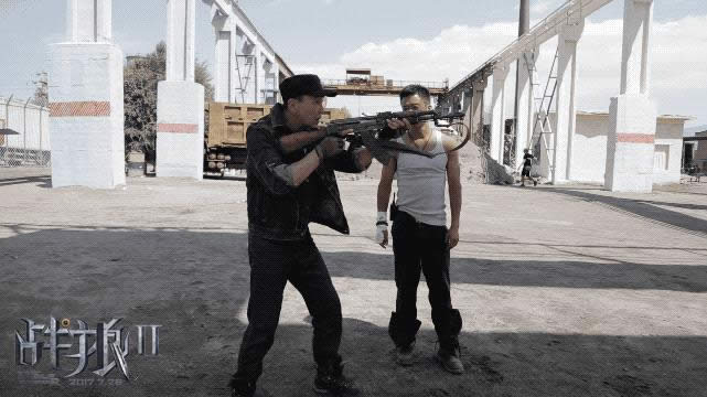 《战狼2》达康书记战术动作秒杀小鲜肉 老连长手里这杆枪不一般!