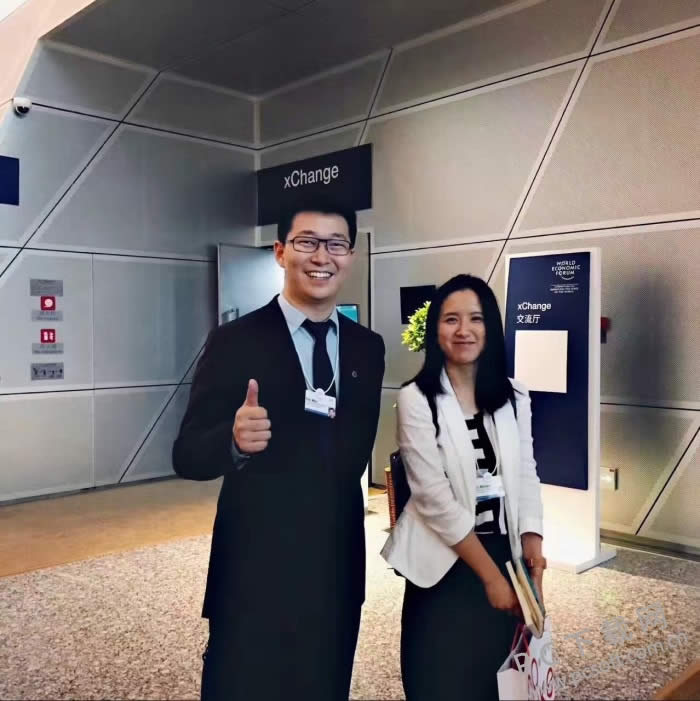 摩拜和ofo创始人同框出现 网友:男才女貌在一起吧!